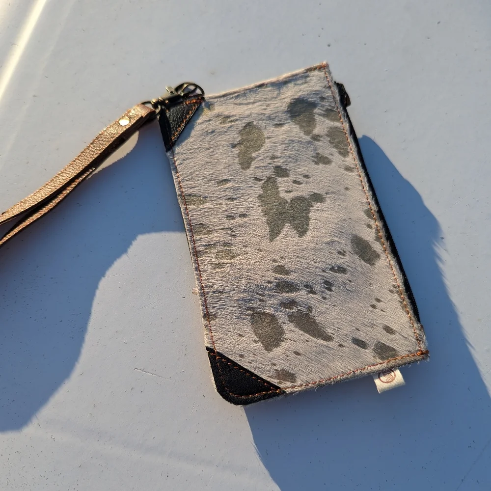 Vaan & Co | Metallic Gold Cow Hide Wristlet Cream Tan